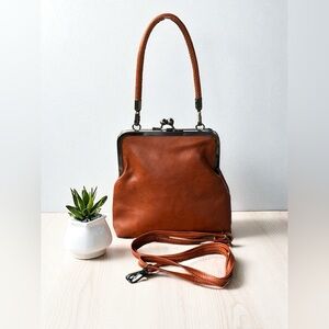 Elegant Faux Leather Vintage Style Handbag Cognac Crossbody Included Kiss Lock